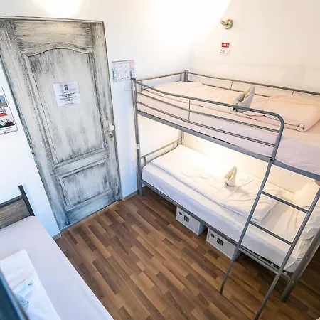 Carrousel Hostel Brasov * Brassó